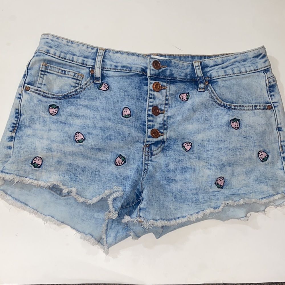 10/$50 No Boundaries Junior Short Size 13